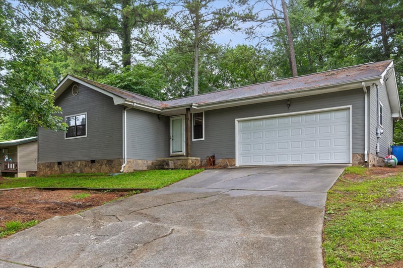 1884 Peavine Rd, Rock Spring, GA 30739