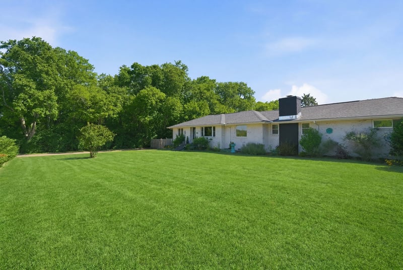 2000 Saint Joseph Dr, Nashville, TN 37218