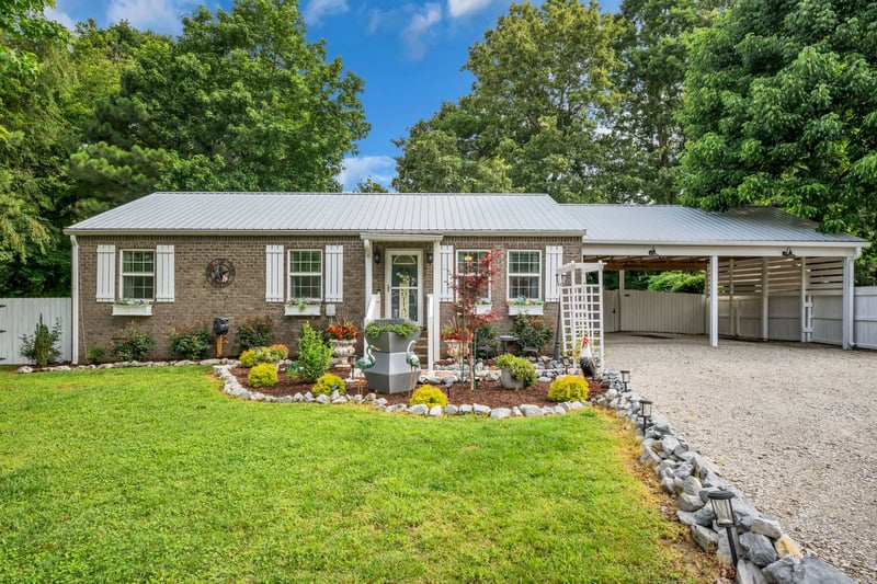 173 Ravenwood Cir, Dickson, TN 37055