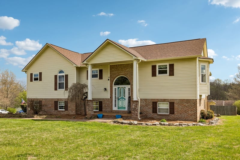 97 Oak Valley Dr, Spring Hill, TN 37174