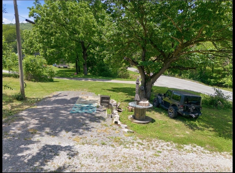 17 Dog Branch Rd S, Pleasant Shade, TN 37145