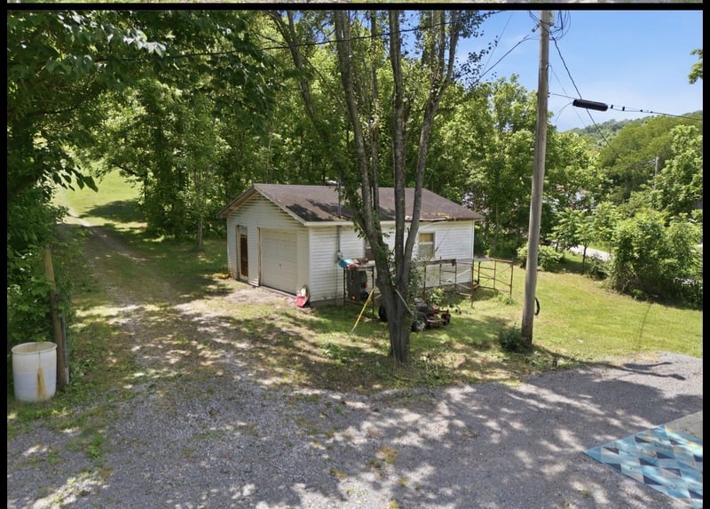 17 Dog Branch Rd S, Pleasant Shade, TN 37145