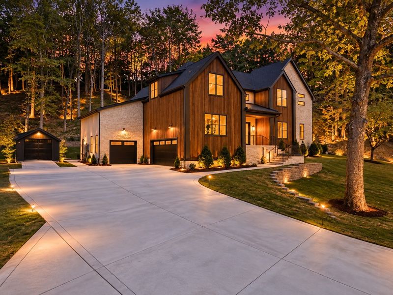 3740 Bear Creek Rd, Thompsons Station, TN 37179