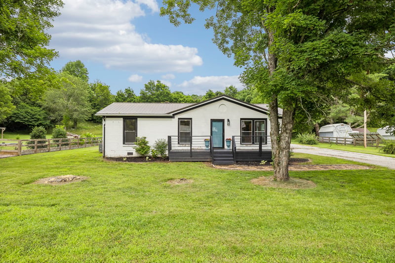 2632 Owens Dr, Santa Fe, TN 38482