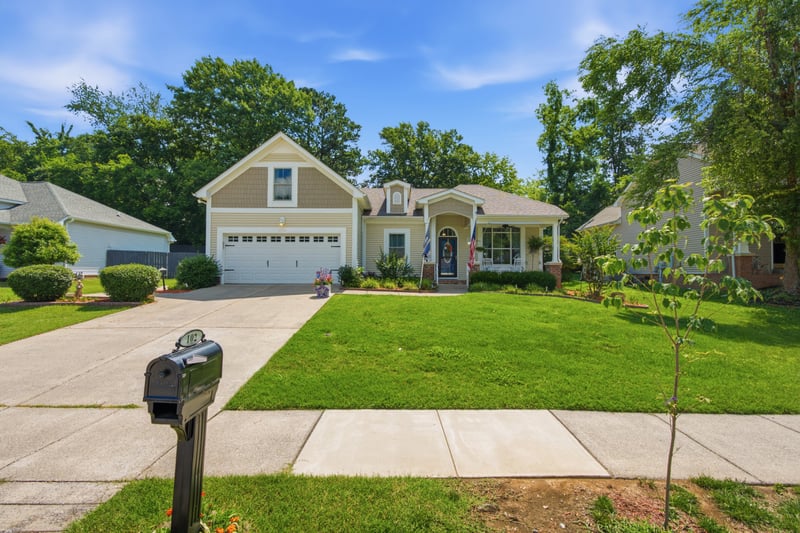 102 Cross Cove Ct, Hendersonville, TN 37075