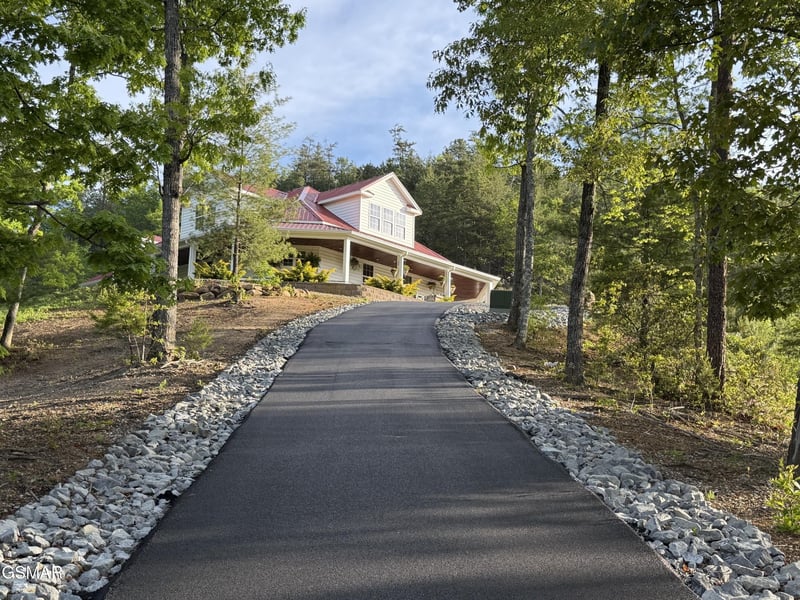 2750 Sulpher Springs Rd, Sevierville, TN 37862