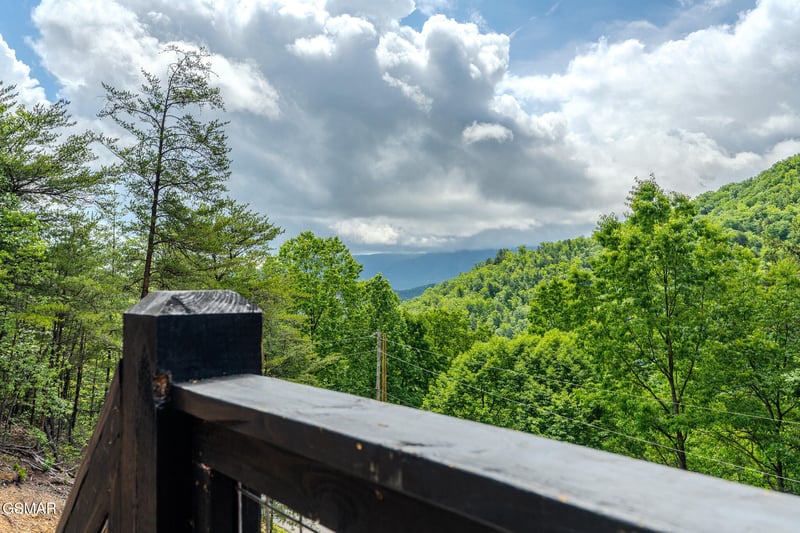 2743 Overholt Trl, Sevierville, TN 37862