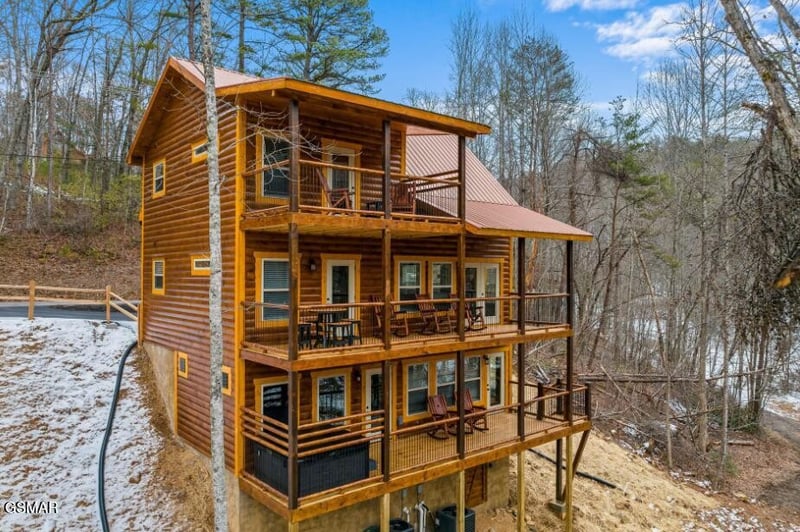 1446 Silver Poplar Ln, Sevierville, TN 37876