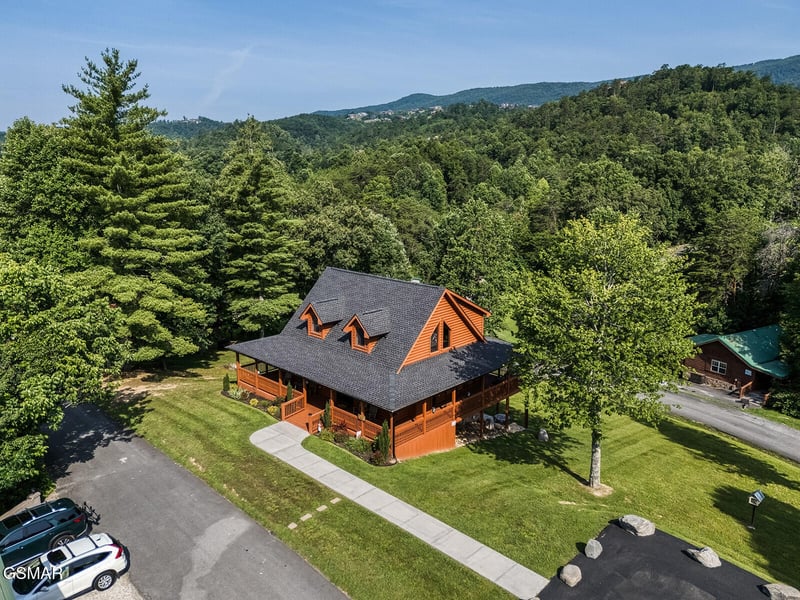 2028 Piney Overlook Ln, Sevierville, TN 37862