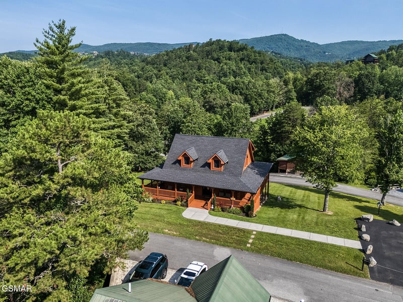2028 Piney Overlook Ln, Sevierville, TN 37862