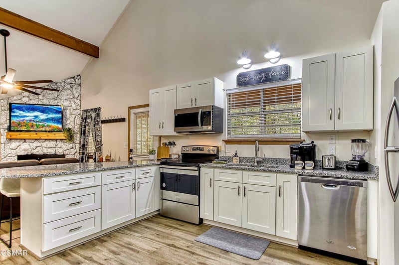 2275 Lones Branch Ln, Sevierville, TN 37876