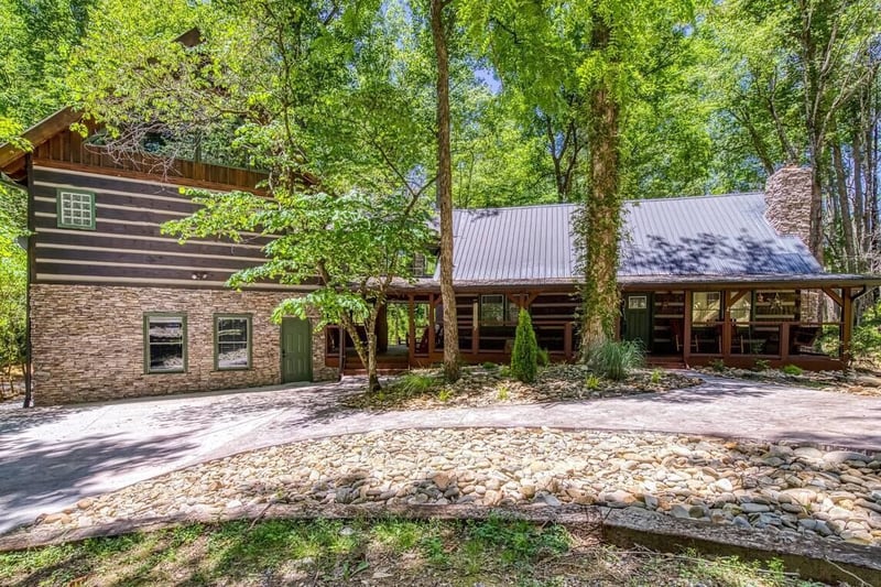 2440 Paradise Falls Way, Sevierville, TN 37862