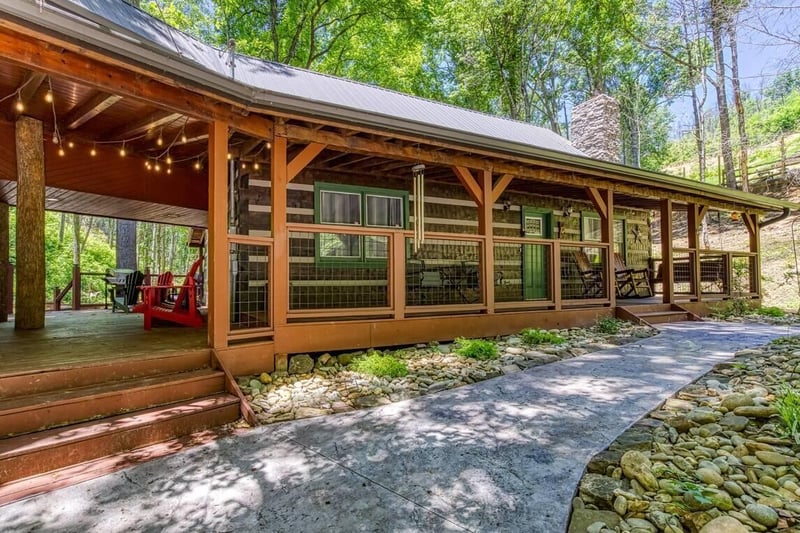 2440 Paradise Falls Way, Sevierville, TN 37862