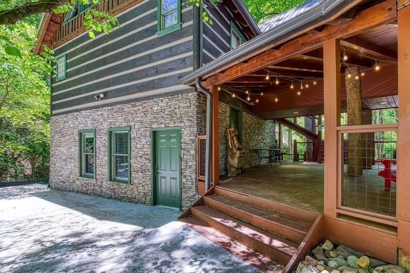 2440 Paradise Falls Way, Sevierville, TN 37862