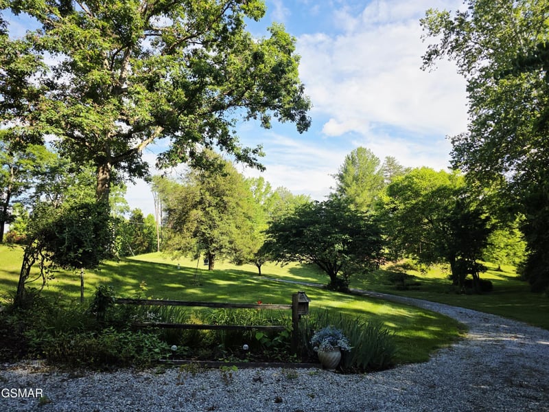 2824 Mary Ridge Farm Rd, Sevierville, TN 37862