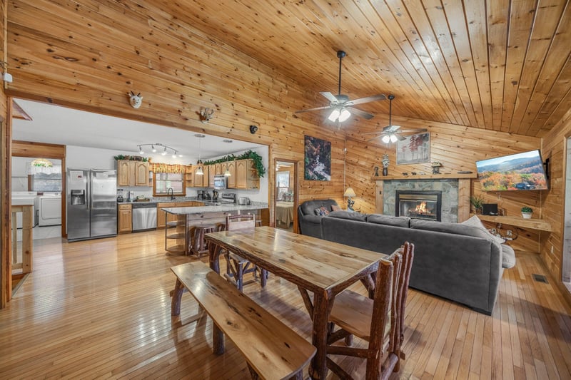 4094 Hickory Hollow Way, Sevierville, TN 37862