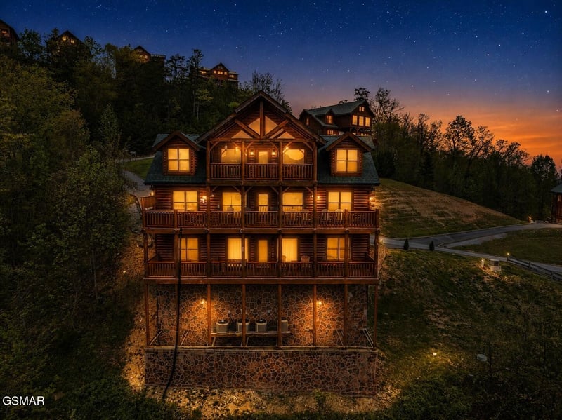 2722 Mountain Preserve Dr, Sevierville, TN 37862