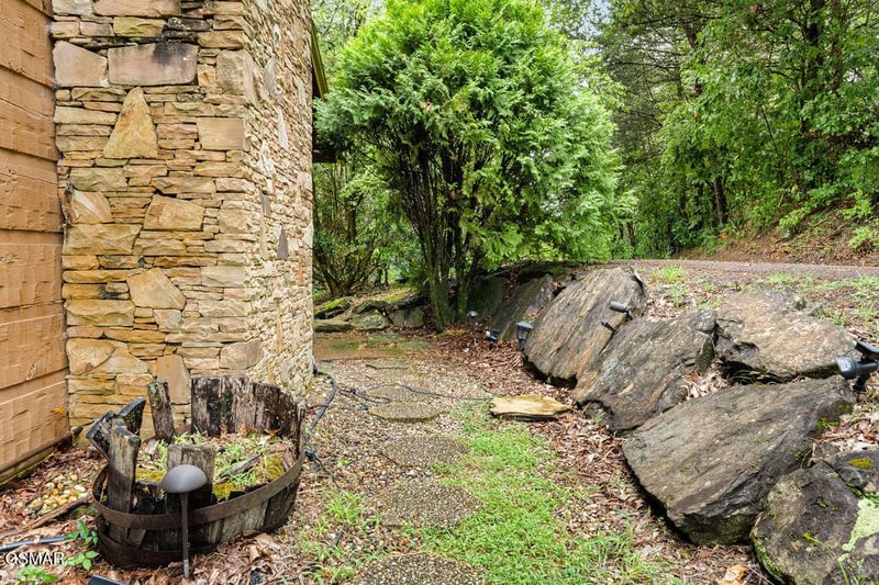 229 Cherokee Path Way, Sevierville, TN 37876
