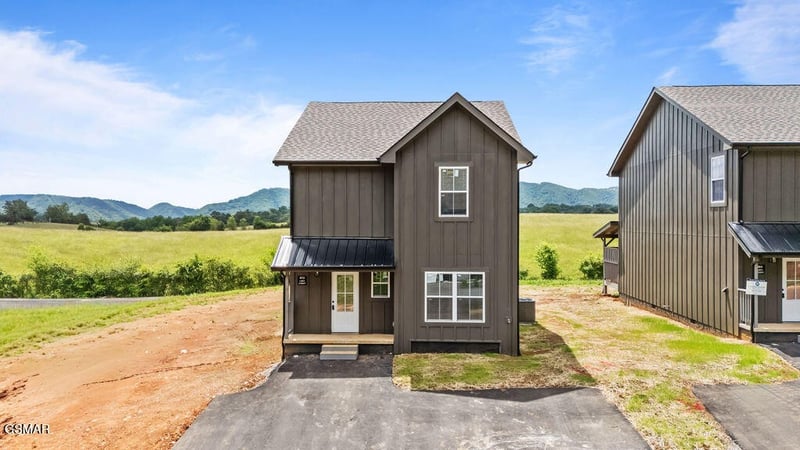 972 Lacy Ct, Sevierville, TN 37862