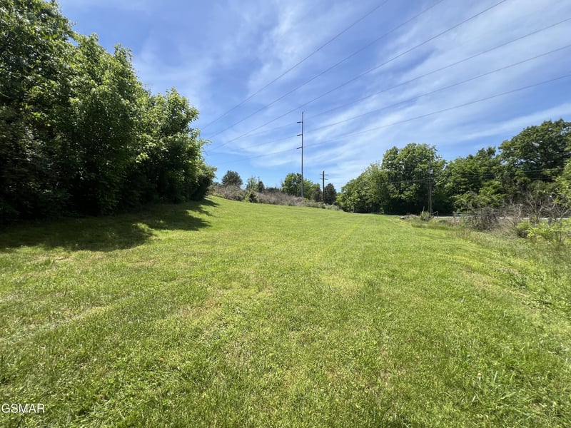 4 Wilson Rd, Sevierville, TN 37862