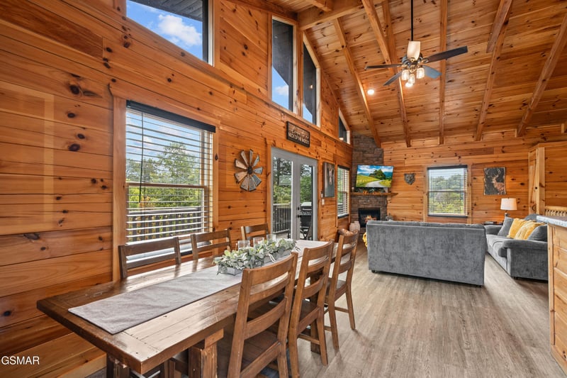 705 Rondayview Ln, Sevierville, TN 37876