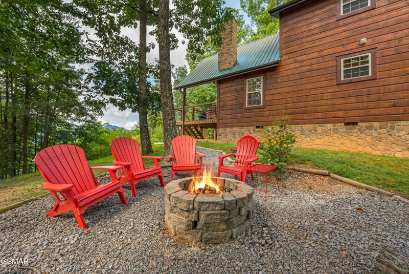 1876 Natures Ln, Sevierville, TN 37862