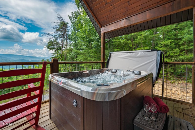 1876 Natures Ln, Sevierville, TN 37862