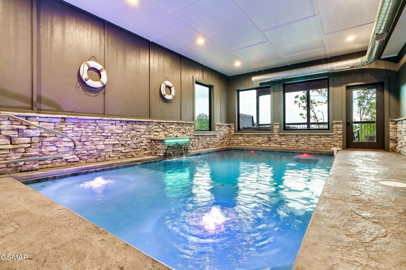 2420 Cove Mtn Ln, Sevierville, TN 37862