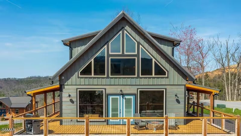 2810 Red Sky Dr, Sevierville, TN 37862