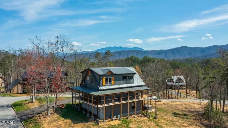 2810 Red Sky Dr, Sevierville, TN 37862