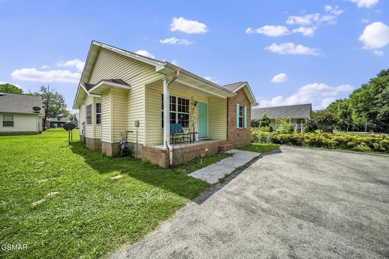 1733 Snapp Rd, Sevierville, TN 37862