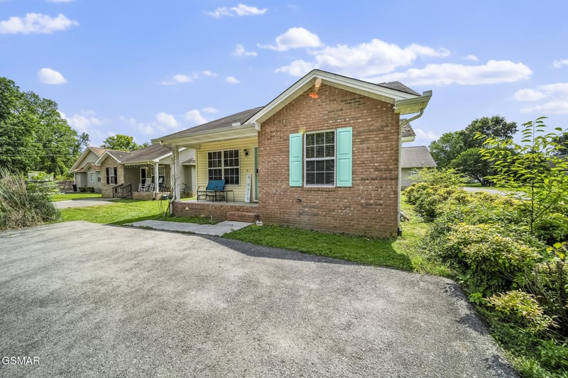 1733 Snapp Rd, Sevierville, TN 37862