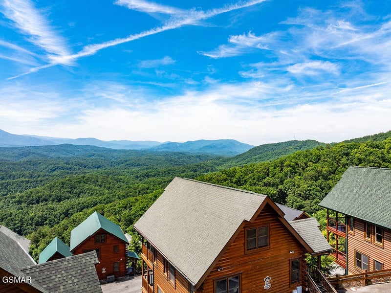 2214 Towering Hemlock Dr, Sevierville, TN 37876