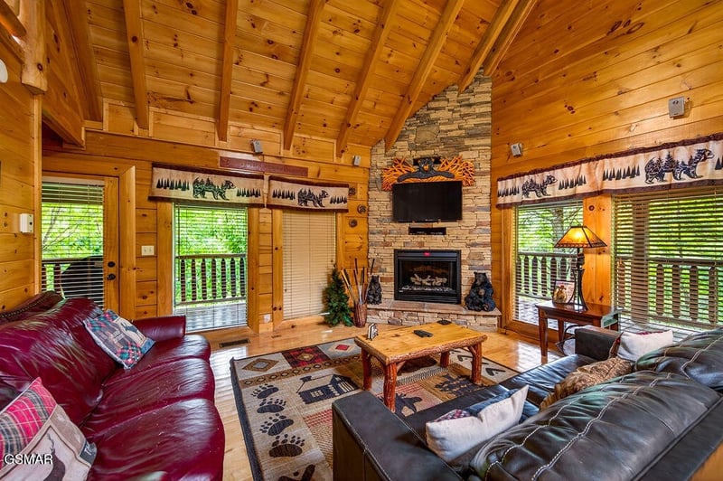 2024 Bear Haven Way, Sevierville, TN 37876