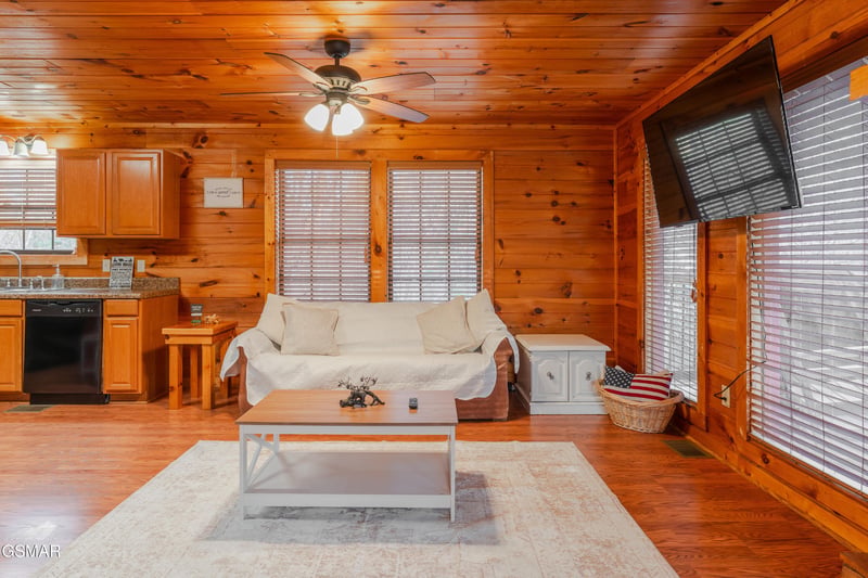 1220 Sugar Loaf Rd, Sevierville, TN 37876