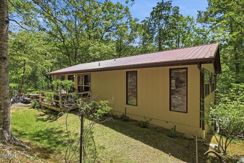 2931 Mountain Blvd, Sevierville, TN 37876