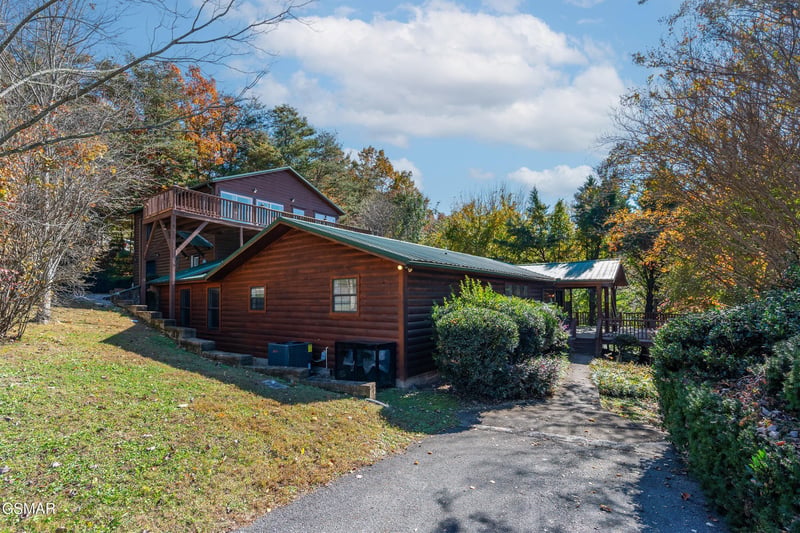 3588 Four Seasons Ln, Sevierville, TN 37862