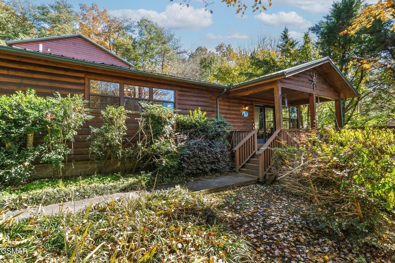 3588 Four Seasons Ln, Sevierville, TN 37862