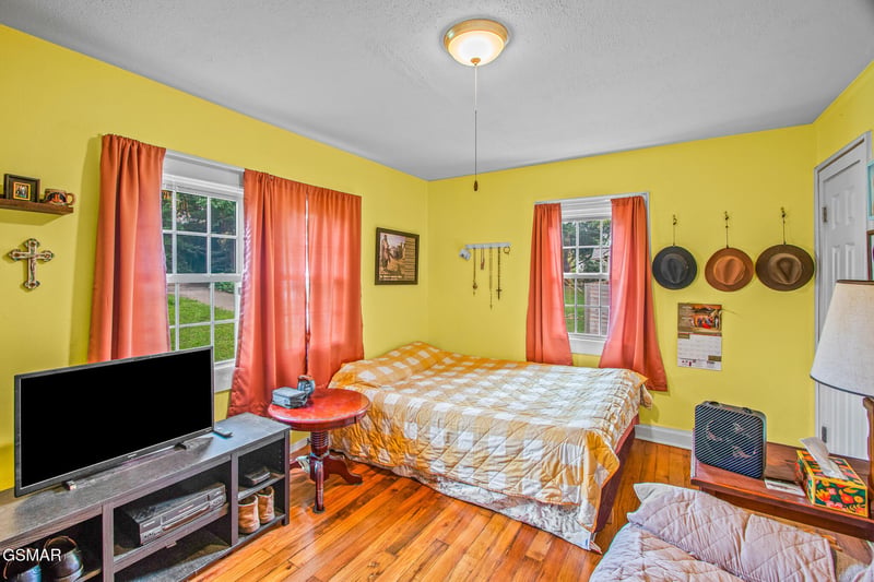 2404 Cedar Ln, Knoxville, TN 37918