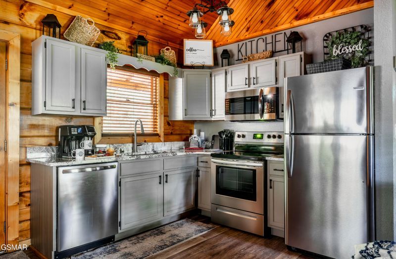3210 Priscilla Heights Ln, Sevierville, TN 37862