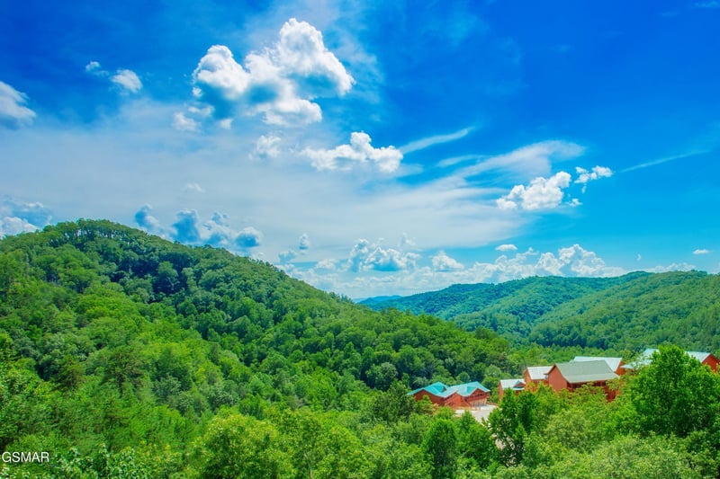 3270 Lonesome Pine Way, Sevierville, TN 37862