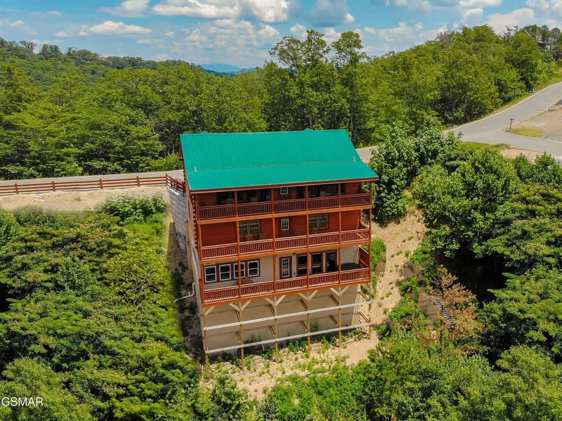3270 Lonesome Pine Way, Sevierville, TN 37862