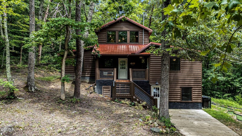 2211 Lake View Ln, Sevierville, TN 37876