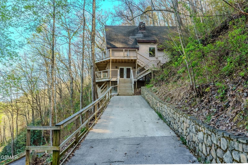 2821 Overholt Trl, Sevierville, TN 37862