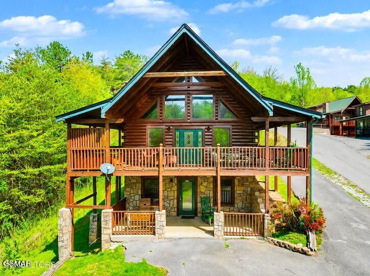 1984 E Mtn View Dr, Sevierville, TN 37862