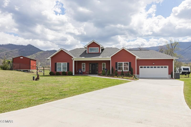 2221 Meadowbrook Ln, Sevierville, TN 37862