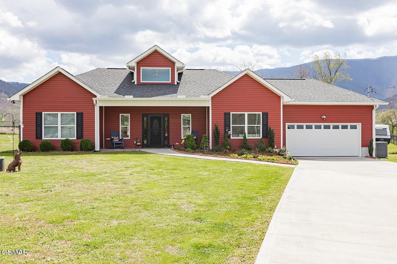2221 Meadowbrook Ln, Sevierville, TN 37862
