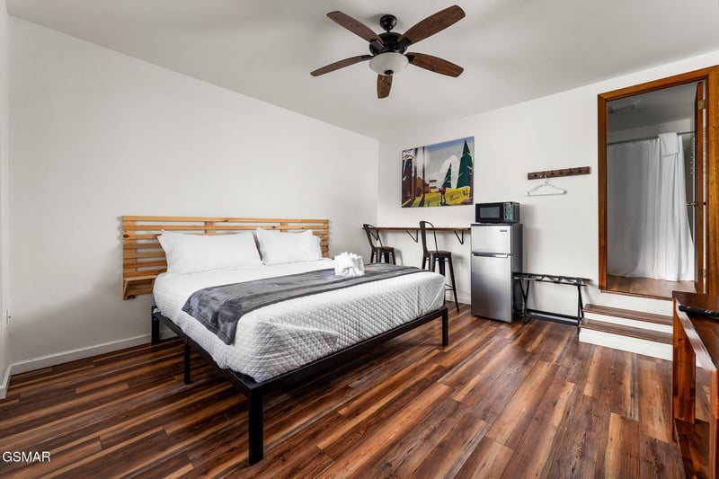 3804 Wears Valley Rd, Sevierville, TN 37862