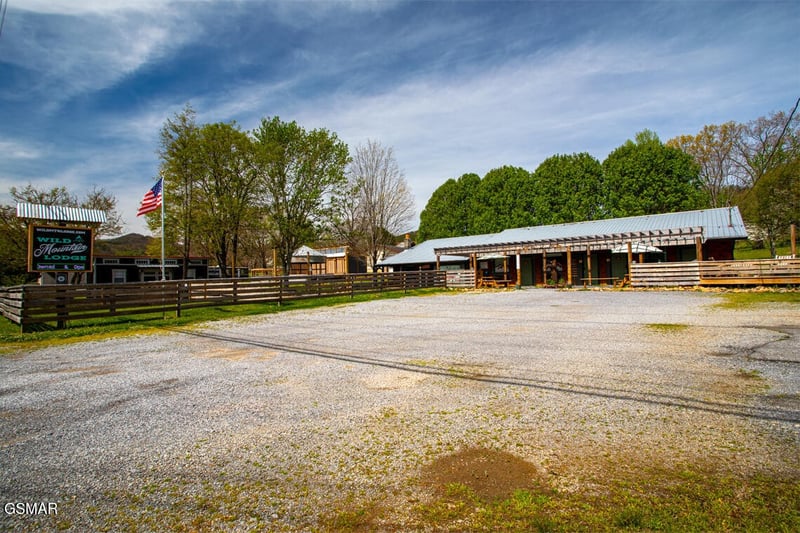 3804 Wears Valley Rd, Sevierville, TN 37862