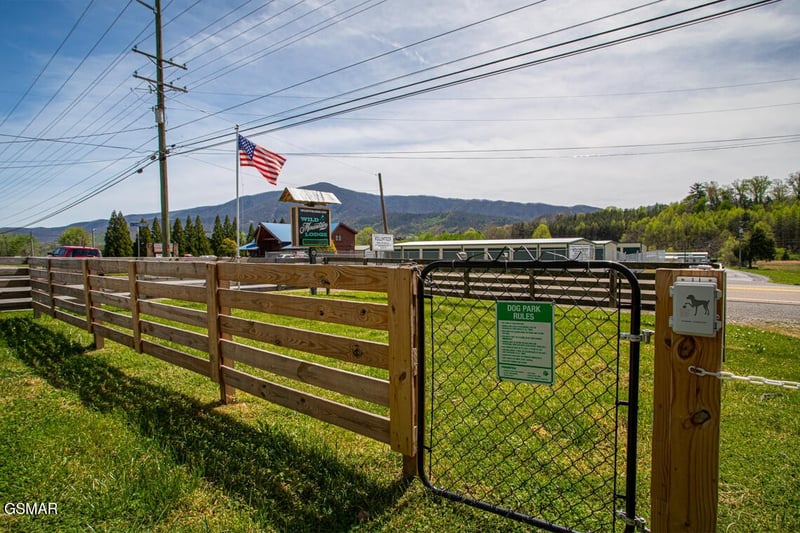 3804 Wears Valley Rd, Sevierville, TN 37862